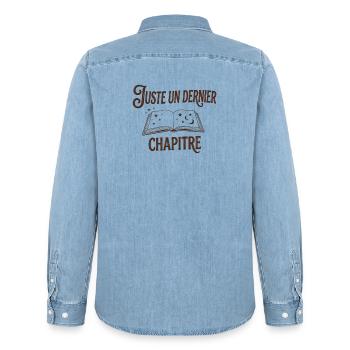 Juste un dernier chapitre - Citation Livre & PAL - Chemise en denim homme bio Stanley/Stella - bleu clair délavé - Dos - AI Model Male 185 light (185cm)