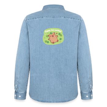 Niedlicher Capy Go Lucky Capybara Vierblattklee-Patch - Männer Jeanshemd Organic von Stanley/Stella - verwaschenes Hellblau - Hinten - AI Model Male 185 light (185cm)