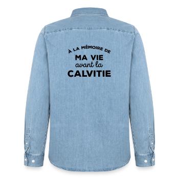 A la mémoire de ma vie avant la calvitie Chauve - Chemise en denim homme bio Stanley/Stella - bleu clair délavé - Dos - AI Model Male 185 light (185cm)