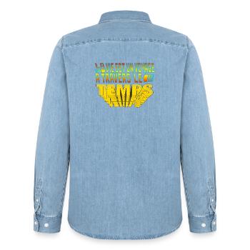 La vie est un voyage à travers le temps. - Chemise en denim homme bio Stanley/Stella - bleu clair délavé - Dos - AI Model Male 185 light (185cm)