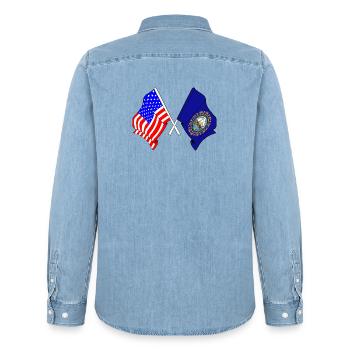 Drapeau des États-Unis et de l’État du New Hampshire croisé - Chemise en denim homme bio Stanley/Stella - bleu clair délavé - Dos - AI Model Male 185 light (185cm)