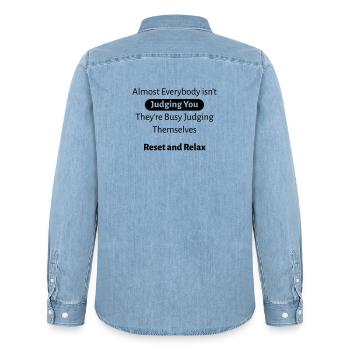 Das Reset House Judging_You - Männer Jeanshemd Organic von Stanley/Stella - verwaschenes Hellblau - Hinten - AI Model Male 185 light (185cm)