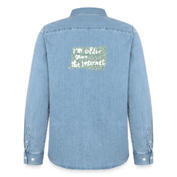 Plus vieux qu’Internet - Chemise en denim homme bio Stanley/Stella - bleu clair délavé - Dos - AI Model Male 185 light (185cm)