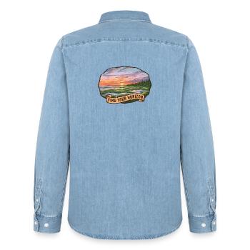 Malerische Landschaft mit Sonnenuntergang und Band - Männer Jeanshemd Organic von Stanley/Stella - verwaschenes Hellblau - Hinten - AI Model Male 185 light (185cm)