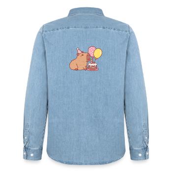 Niedliches Kapibara mit Geburtstagskuchen und Luftballons - Männer Jeanshemd Organic von Stanley/Stella - verwaschenes Hellblau - Hinten - AI Model Male 185 light (185cm)