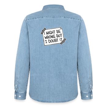 Je peux me tromper mais j’en doute. Drôle. Sarcastique. - Chemise en denim homme bio Stanley/Stella - bleu clair délavé - Dos - AI Model Male 185 light (185cm)