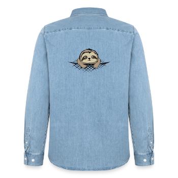 Faultier in Tasche comic cartoon lustig Symbol - Männer Jeanshemd Organic von Stanley/Stella - verwaschenes Hellblau - Hinten - AI Model Male 185 light (185cm)