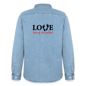 l’amour d’être pieds nus Version 2 - l’amour d’être pieds nus - Chemise en denim homme bio Stanley/Stella - bleu clair délavé - Dos - AI Model Male 185 light (185cm)