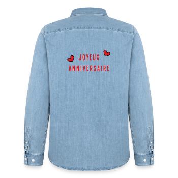 ANNIVERSAIRE. HAPPY BIRTHDAY. JOYEUX ANNIVERSAIRE. - Chemise en denim homme bio Stanley/Stella - bleu clair délavé - Dos - AI Model Male 185 light (185cm)