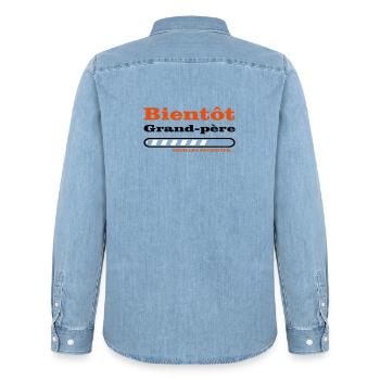 bientôt grand père  - Chemise en denim homme bio Stanley/Stella - bleu clair délavé - Dos - AI Model Male 185 light (185cm)