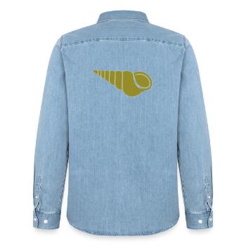 Motif d’escargot spirale olivier - Chemise en denim homme bio Stanley/Stella - bleu clair délavé - Dos - AI Model Male 185 light (185cm)