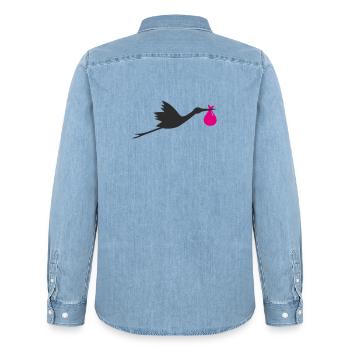 Klapperstorch Storch Mädchen rosa - Männer Jeanshemd Organic von Stanley/Stella - verwaschenes Hellblau - Hinten - AI Model Male 185 light (185cm)