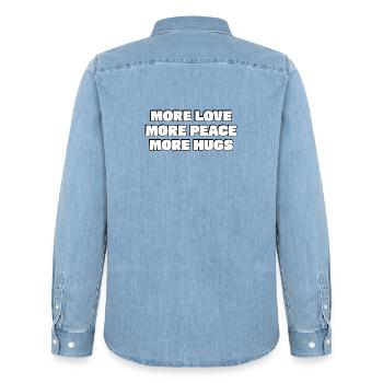 Plus d’amour Plus de paix Plus de câlins - Chemise en denim homme bio Stanley/Stella - bleu clair délavé - Dos - AI Model Male 185 light (185cm)
