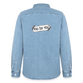 Tu fais ton drôle Confiance en toi Logo de la liberté - Chemise en denim homme bio Stanley/Stella - bleu clair délavé - Dos - AI Model Male 185 light (185cm)