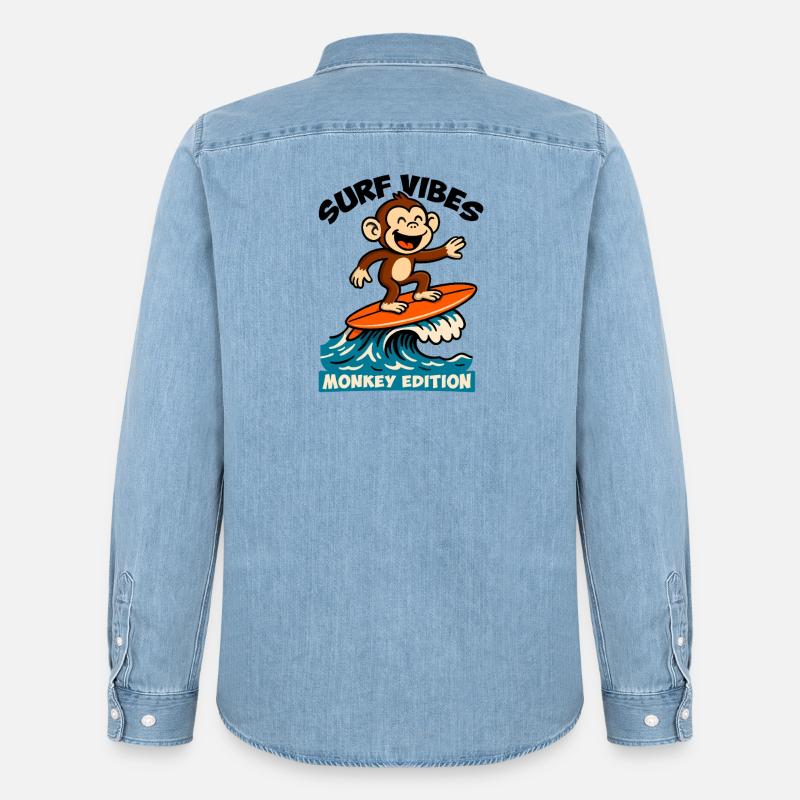 Surf Vibes, Monkey Edition. Glücklicher Surfaffe - Männer Jeanshemd Organic von Stanley/Stella - verwaschenes Hellblau