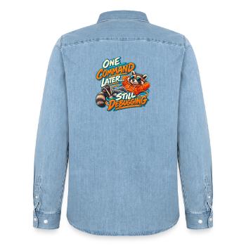 Lustiger Programmierer Waschbär – Noch ein Befehl später - Männer Jeanshemd Organic von Stanley/Stella - verwaschenes Hellblau - Hinten - AI Model Male 185 light (185cm)