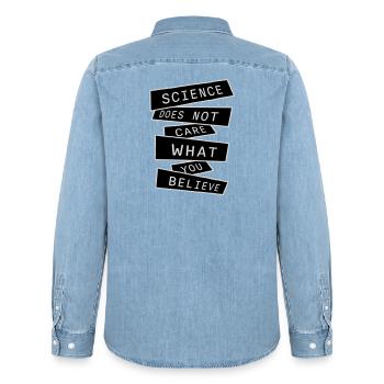 Science Does Not Care What You Believe Fakten Logo - Männer Jeanshemd Organic von Stanley/Stella - verwaschenes Hellblau - Hinten - AI Model Male 185 light (185cm)