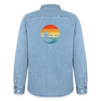 Angler - Fischer - Angel - angeln Sonnenuntergang - Männer Jeanshemd Organic von Stanley/Stella - verwaschenes Hellblau - Hinten - AI Model Male 185 light (185cm)