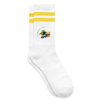 Karneval 2026 – Maske & Trommel buntes Design - Gestreifte Tennissocken - Weiß/Gelb - Rechts