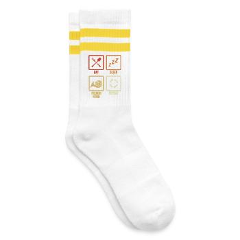 Eat Sleep French Horn Repeat - Gestreifte Tennissocken - Weiß/Gelb - Rechts