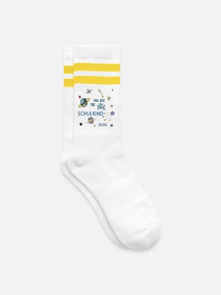 Schulkind 2026 - Gestreifte Tennissocken - Weiß/Gelb