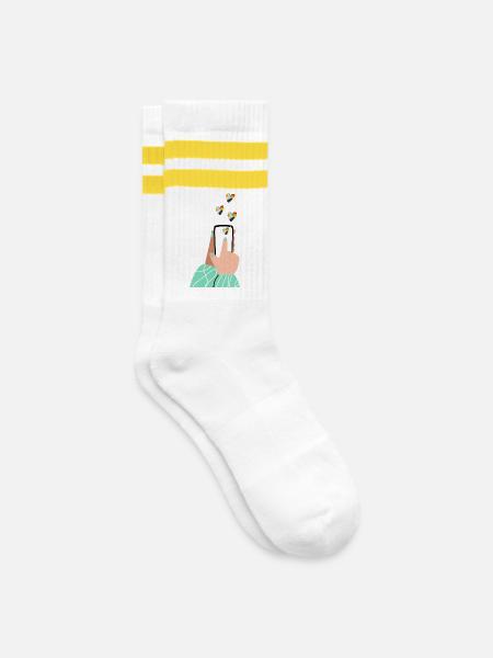 Pride Herzen am Smartphone - Gestreifte Tennissocken - Weiß/Gelb