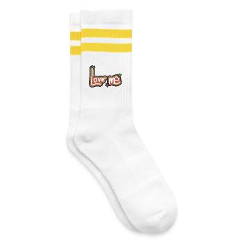 Farbenfrohes Love Me Design mit Blumenakzenten - Gestreifte Tennissocken - Weiß/Gelb - Rechts