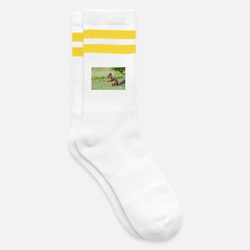 Mosaïque d’écureuil dans le champ d’herbe - Chaussettes de tennis - blanc/jaune