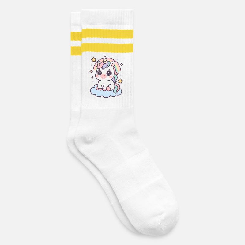 Kawaii Einhorn auf Wolke mit Regenbogen Sterne - Gestreifte Tennissocken - Weiß/Gelb