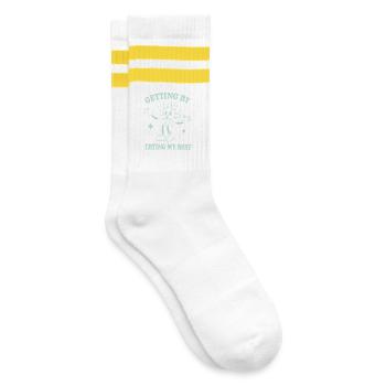 S’en sortir en faisant de mon mieux – Dicton de style rétro - Chaussettes de tennis - blanc/jaune - Droite