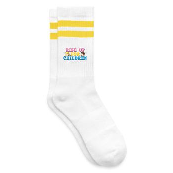 Rise Up For Children Cute Advocacy Kids Graphic - Gestreifte Tennissocken - Weiß/Gelb - Rechts