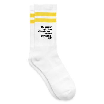 GLASTÜR AUCH DURCHS SCHLÜSSELLOCH GUCKEN, DUMM - Gestreifte Tennissocken - Weiß/Gelb - Rechts
