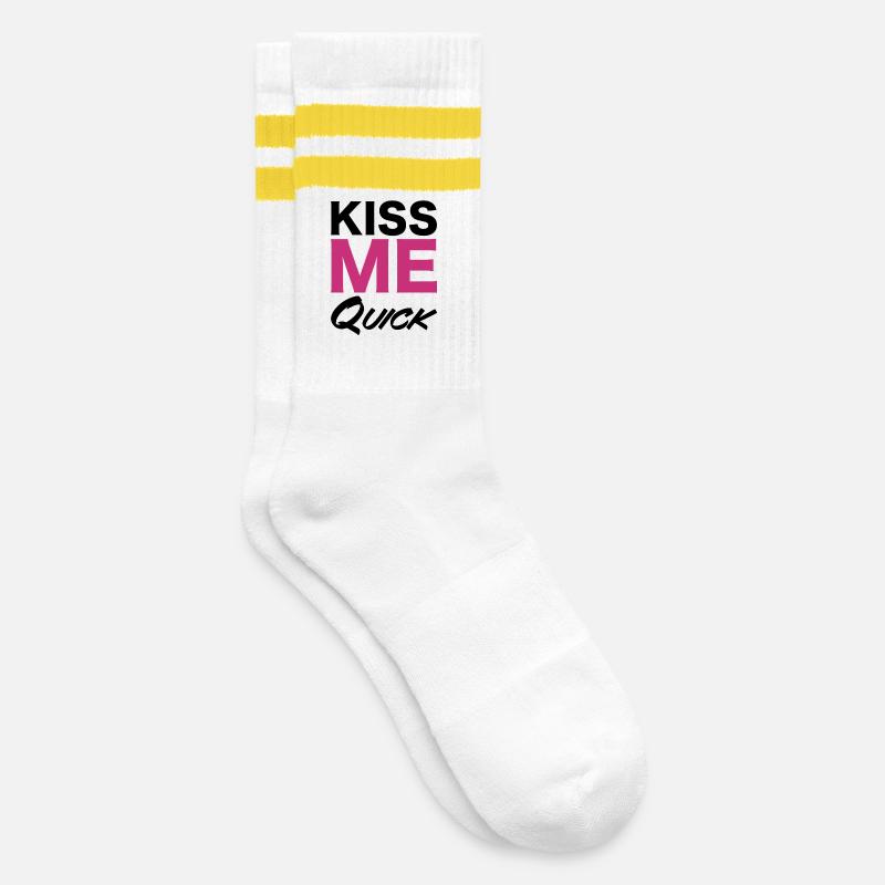 Kiss Me Quick Typography Design - Striped tennis socks - white/yellow