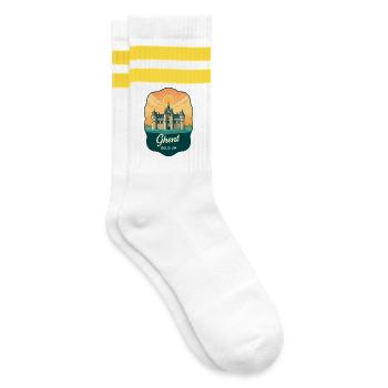 Retro-Sonnenuntergangsabzeichen des Schlosses Gravensteen Gent - Gestreifte Tennissocken - Weiß/Gelb - Rechts