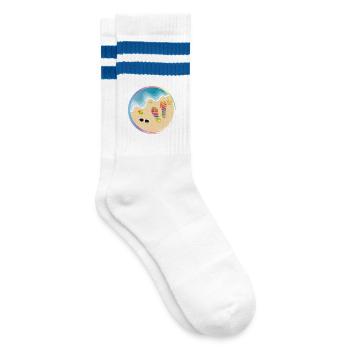 Flip-Flops im Regenbogen-Design am Sandstrand - Gestreifte Tennissocken - Weiß/Blau - Rechts