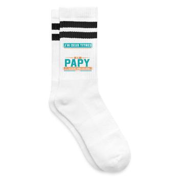 Ich habe zwei Titel: Papa und Opa Geschenkidee - Gestreifte Tennissocken - Weiß/Schwarz - Rechts
