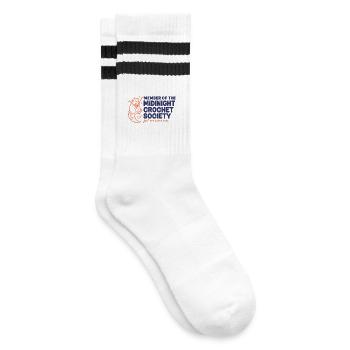 Mitglied der Midnight Crochet Society Nur noch einer - Gestreifte Tennissocken - Weiß/Schwarz - Rechts