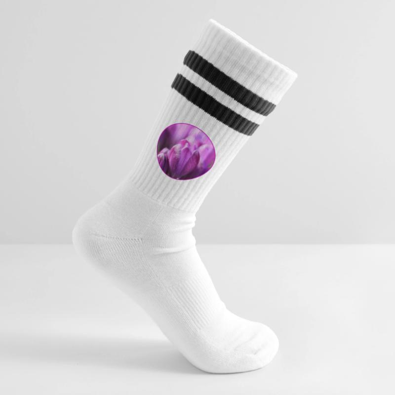 Crocus Crocus Fleurs violettes Crocus Bourgeon de crocus Chaussettes de tennis