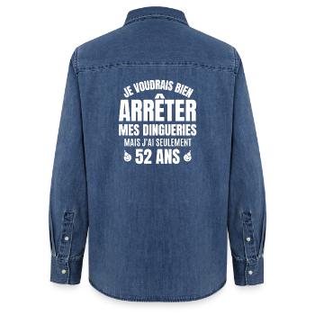 anniversaire 52 ans, anniversaire - Chemise en denim femme bio Stanley/Stella - bleu moyen délavé  - Dos - AI Model Female 172 light (172cm)