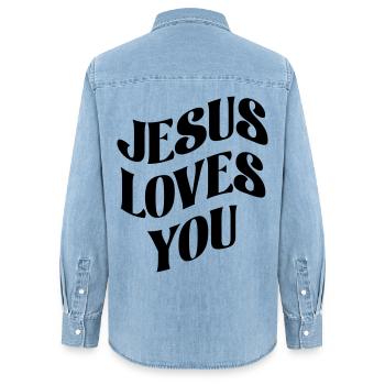 Jésus t’aime - Chemise en denim femme bio Stanley/Stella - bleu clair délavé - Dos - AI Model Female 172 light (172cm)