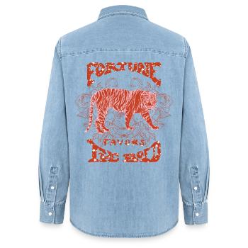LA FORTUNE SOURIT AUX AUDACIEUX - Chemise en denim femme bio Stanley/Stella - bleu clair délavé - Dos - AI Model Female 172 light (172cm)