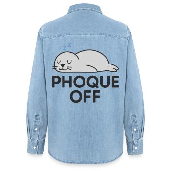 Phoque Off – Jeu de mots drôle et décalé - Chemise en denim femme bio Stanley/Stella - bleu clair délavé - Dos - AI Model Female 172 light (172cm)