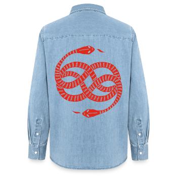 Serpents rouges infinis - Chemise en denim femme bio Stanley/Stella - bleu clair délavé - Dos - AI Model Female 172 light (172cm)