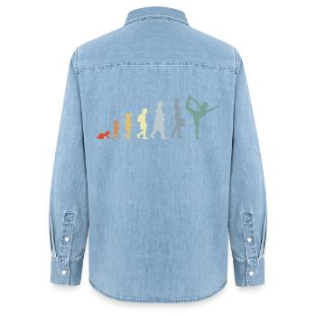 Entwicklung zur Yogalehrerin - Frauen Jeanshemd Organic von Stanley/Stella - verwaschenes Hellblau - Hinten - AI Model Female 172 light (172cm)