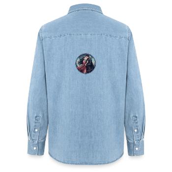 L’amour du chevalier sous les étoiles - Chemise en denim femme bio Stanley/Stella - bleu clair délavé - Dos - AI Model Female 172 light (172cm)