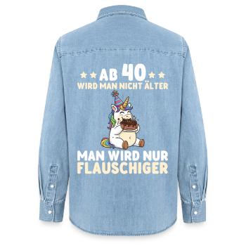 Licorne pour les 40 ans – On devient encore plus duveteux - Chemise en denim femme bio Stanley/Stella - bleu clair délavé - Dos - AI Model Female 172 light (172cm)