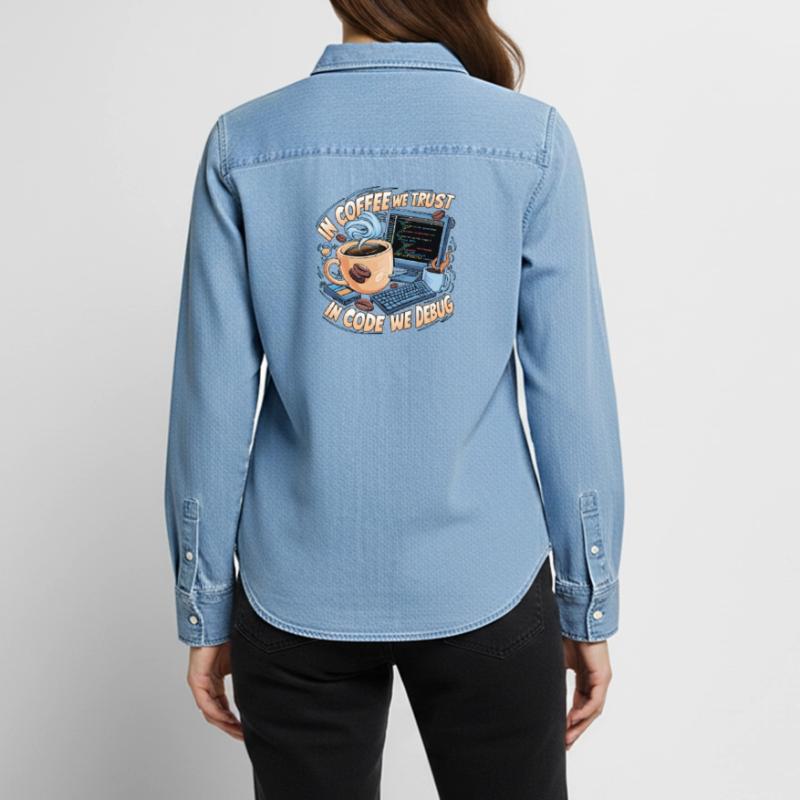 KaffeeCode Debug: In Code Wir Debuggen Frauen Jeanshemd Organic von Stanley/Stella