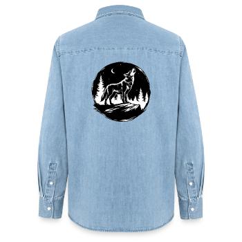 Schwarz-Weiß-Schablone: Heulender Wolf auf einem Felsen - Frauen Jeanshemd Organic von Stanley/Stella - verwaschenes Hellblau - Hinten - AI Model Female 172 light (172cm)