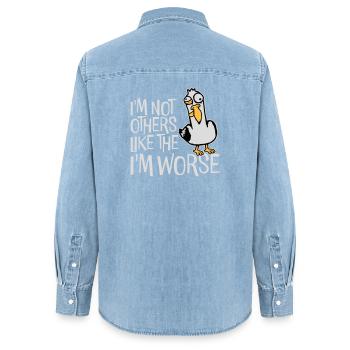 Mouette folle, je ne suis pas comme les autres, je suis pire - Chemise en denim femme bio Stanley/Stella - bleu clair délavé - Dos - AI Model Female 172 light (172cm)
