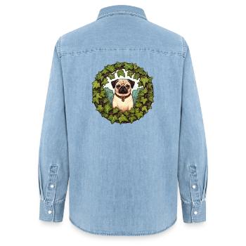 Mops im Efeukranz - Frauen Jeanshemd Organic von Stanley/Stella - verwaschenes Hellblau - Hinten - AI Model Female 172 light (172cm)